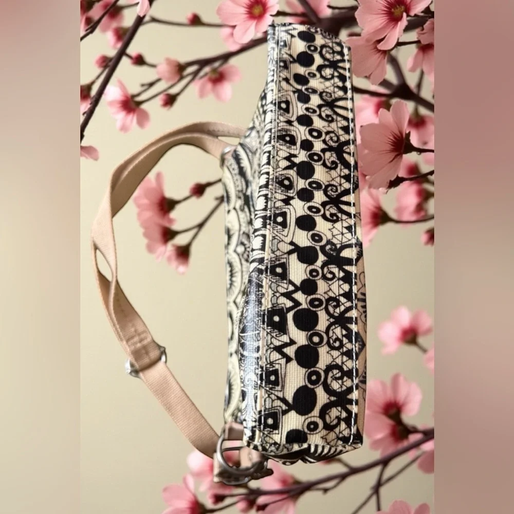 SAKROOTS Artist Circle Flat Crossbody Bag. - Picture 12 of 16